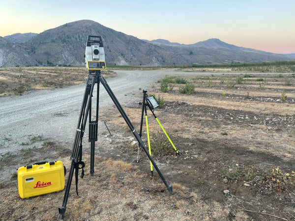 Datum Tech Solutions trainer working with a crew on a Leica iCON robotic total station